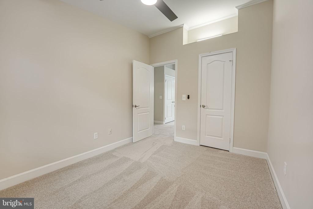 3919 Green Look Ct