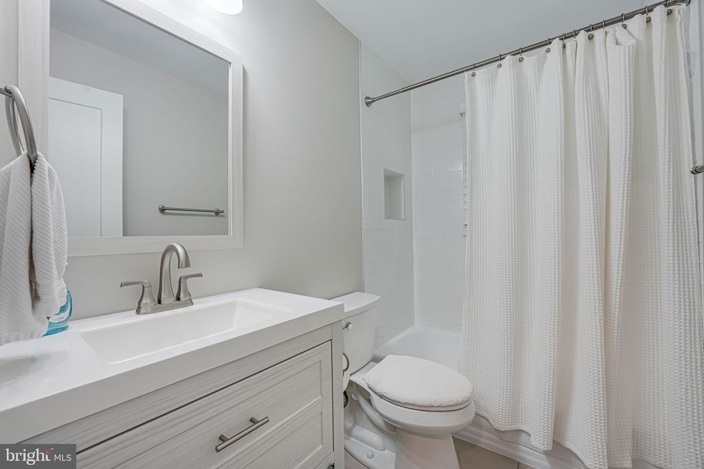 319 Patrick St SW