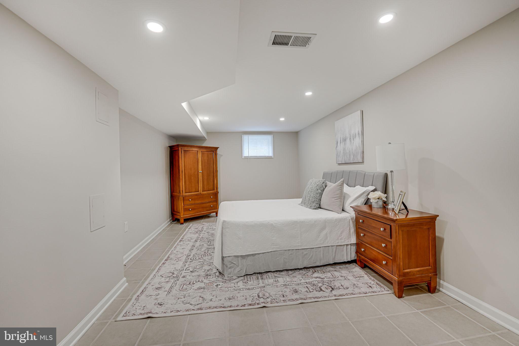 319 Patrick St SW