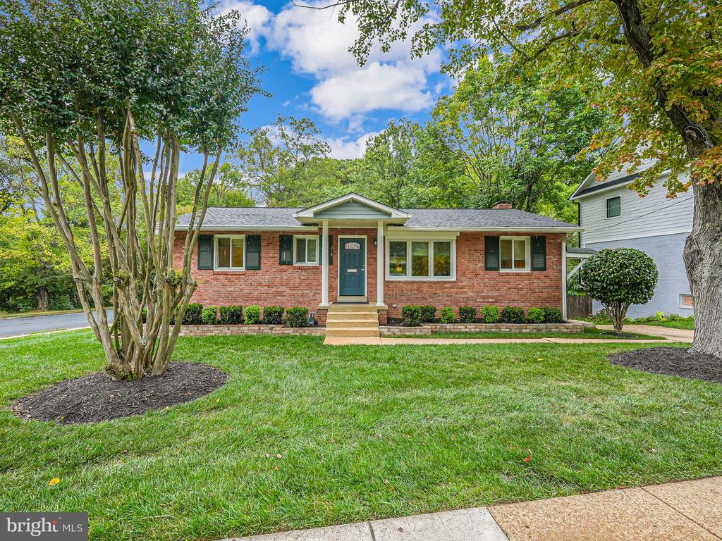 319 Patrick St SW