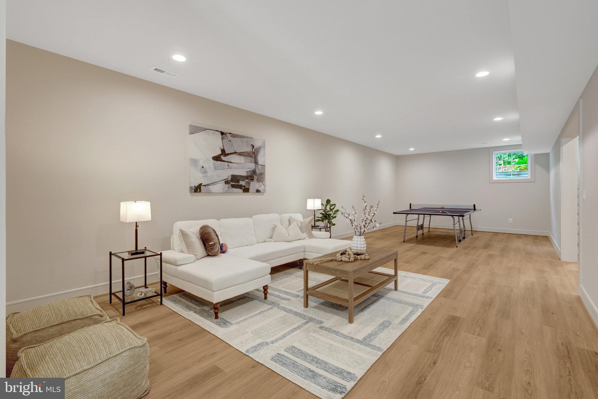 904 Shady Dr SE