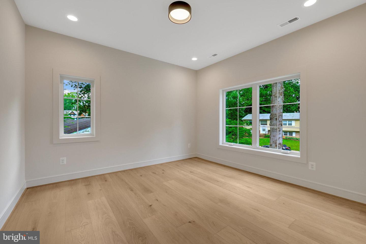 904 Shady Dr SE