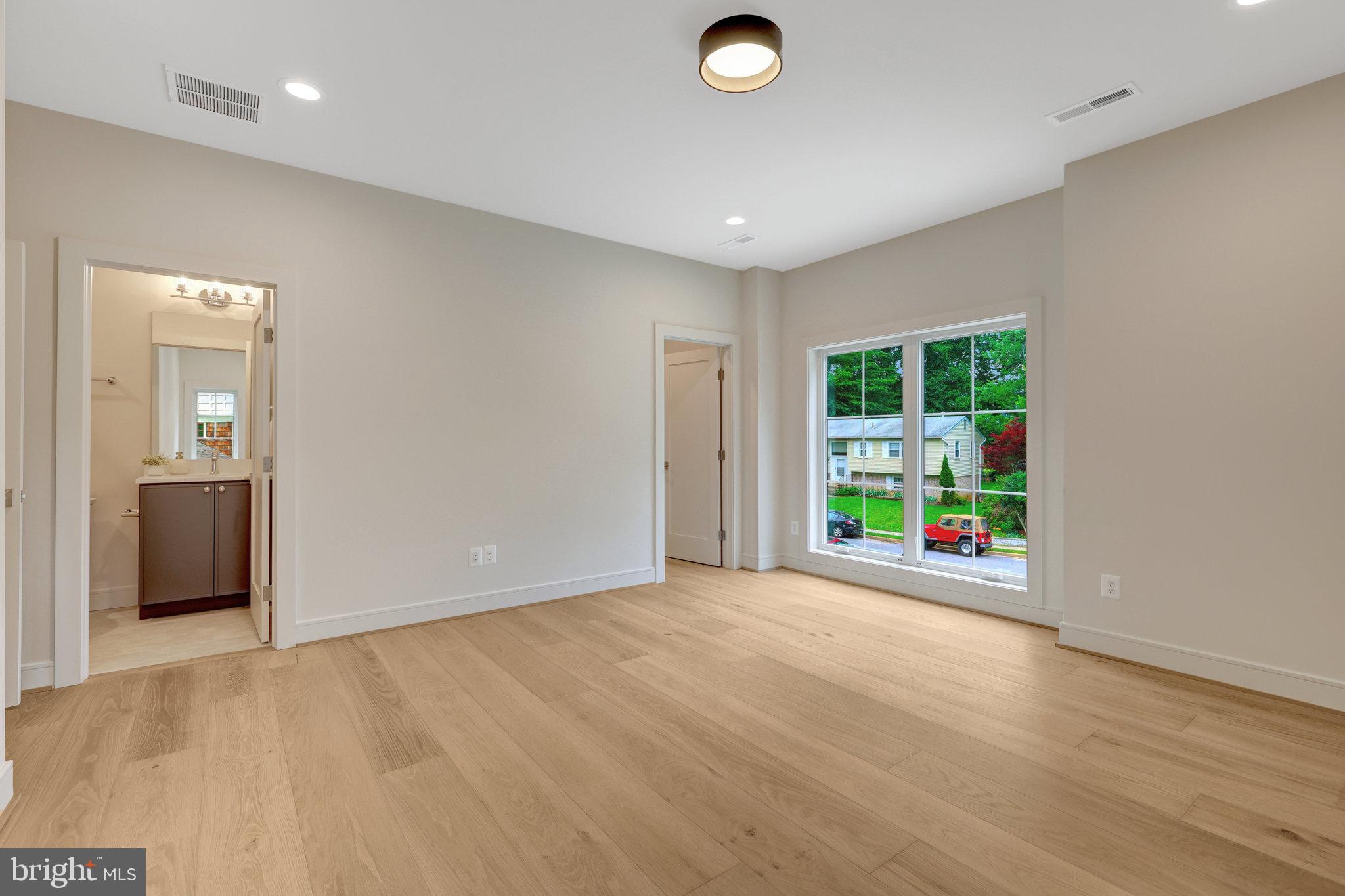 904 Shady Dr SE