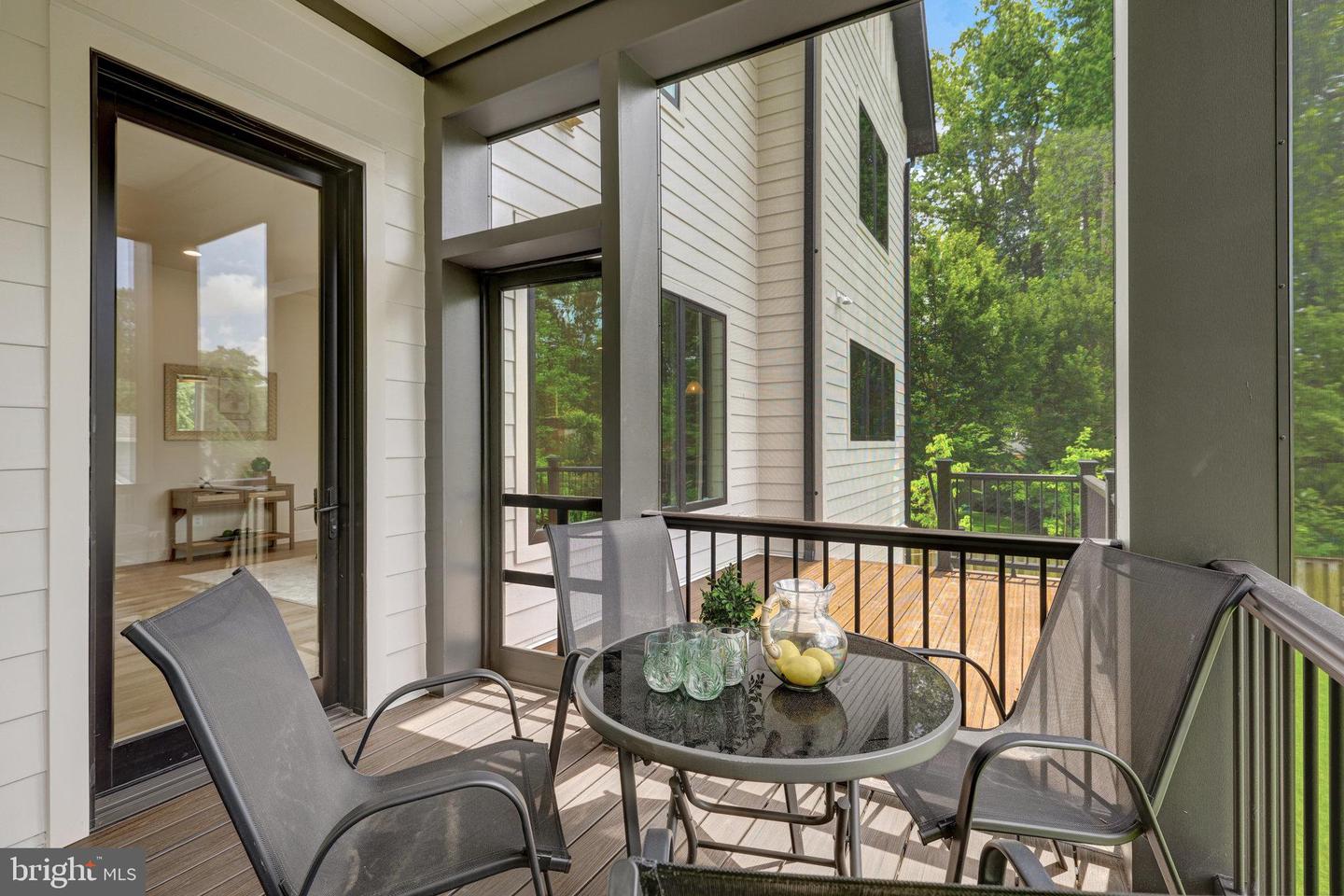904 Shady Dr SE