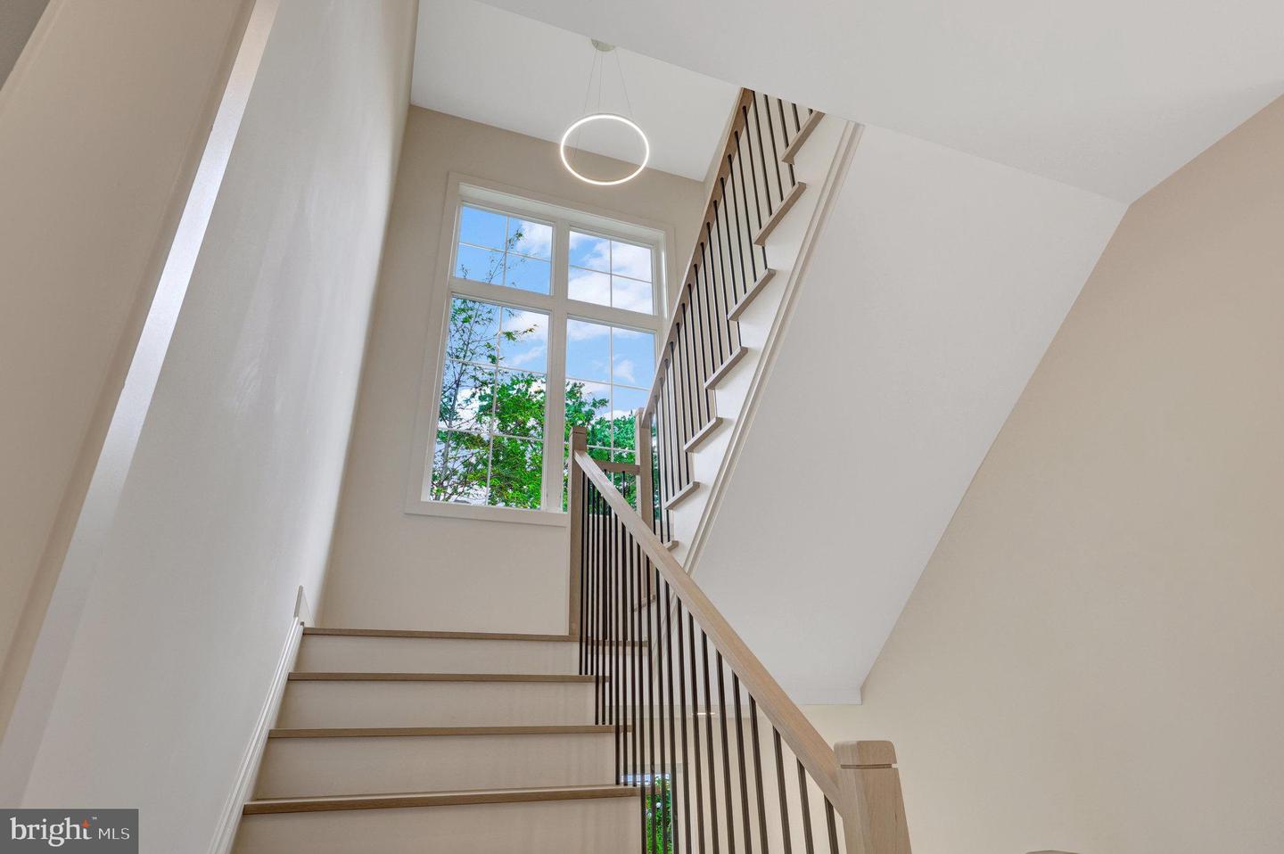 904 Shady Dr SE