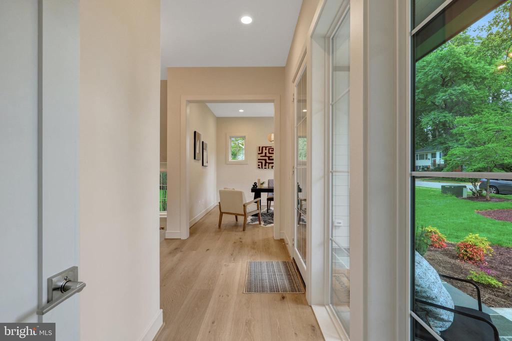 904 Shady Dr SE