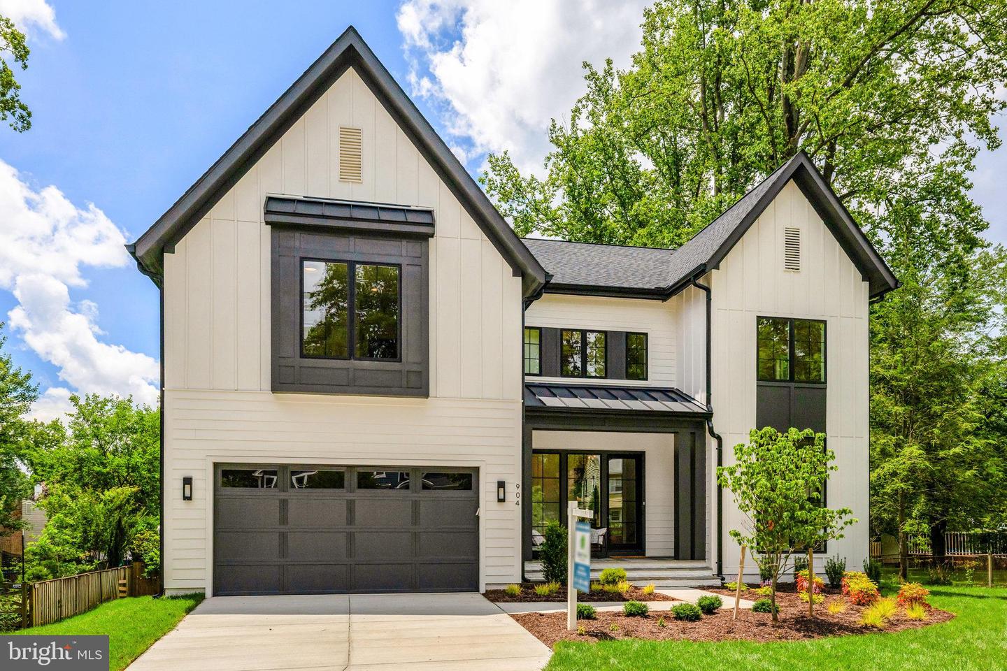 904 Shady Dr SE