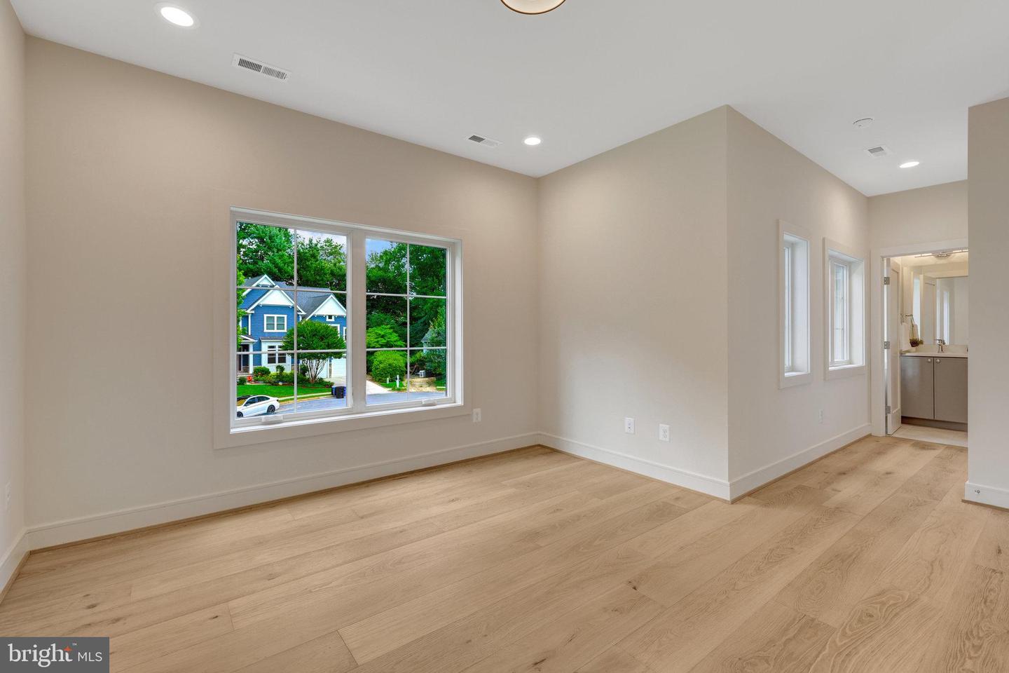 904 Shady Dr SE