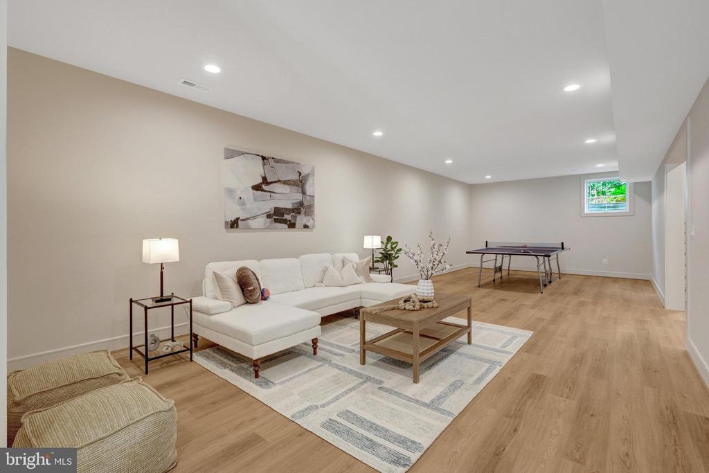 904 Shady Dr SE