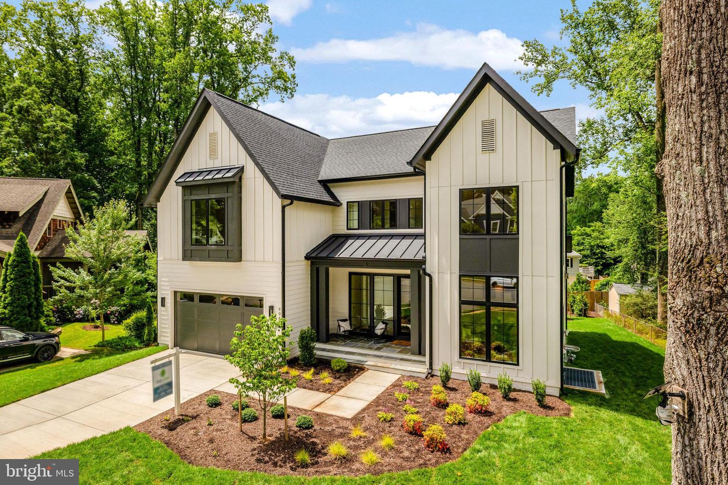 904 Shady Dr SE
