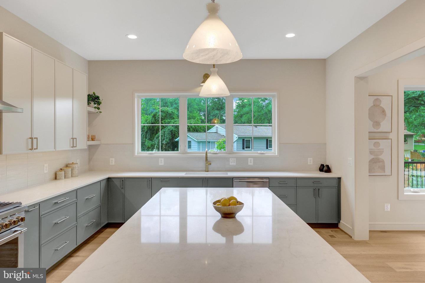 904 Shady Dr SE