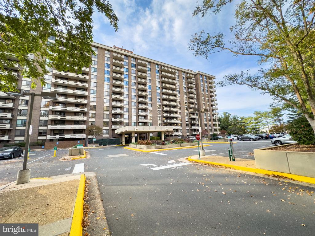 1808 Old Meadow Rd #802