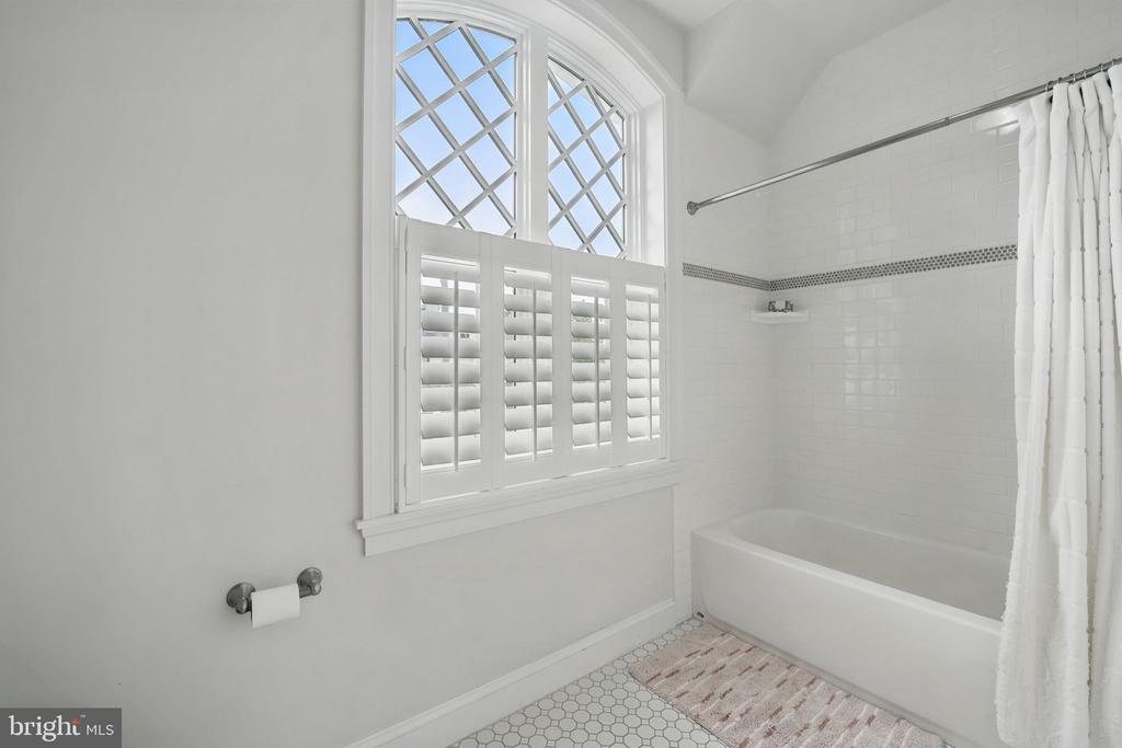 204 Elm St SW