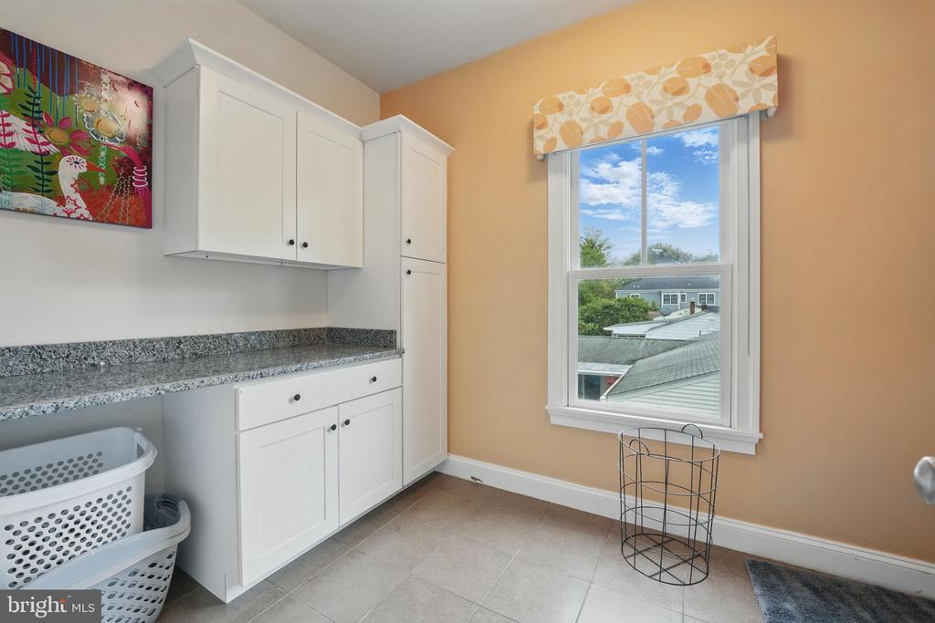 204 Elm St SW