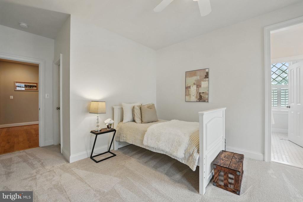 204 Elm St SW