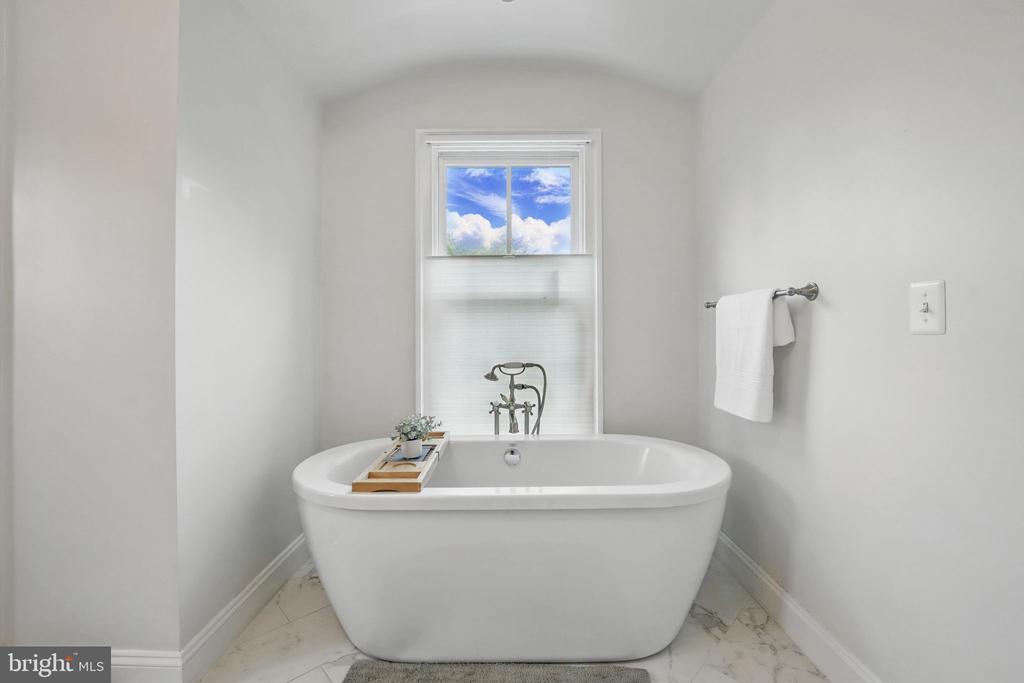 204 Elm St SW