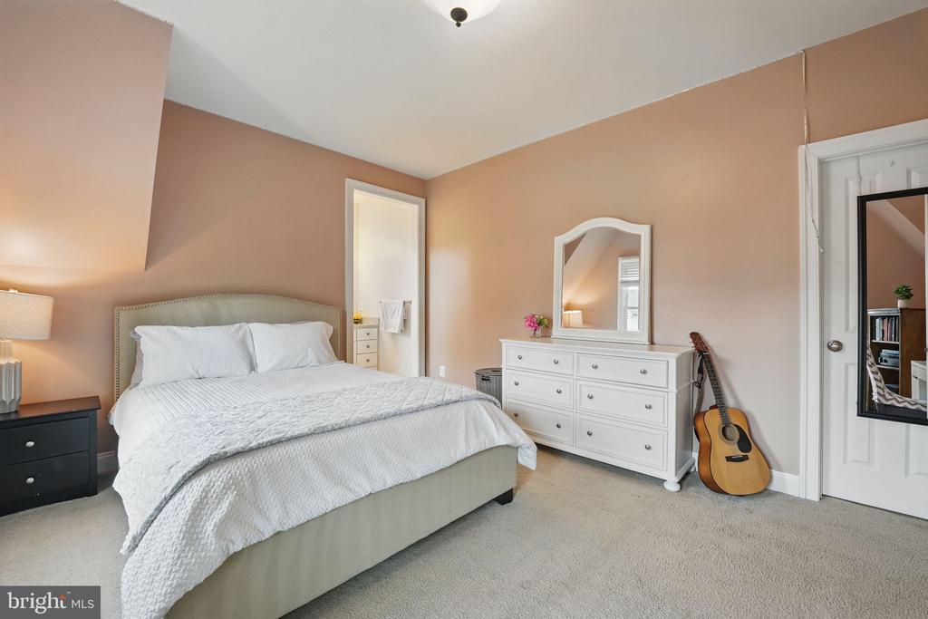 204 Elm St SW