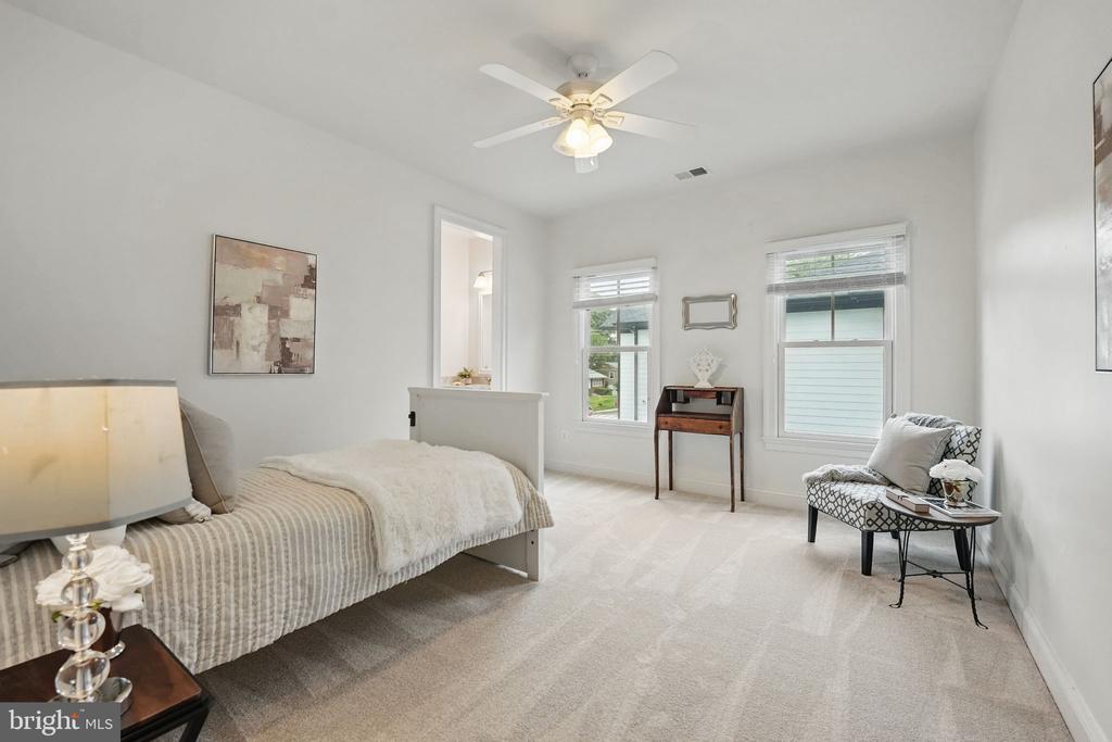204 Elm St SW