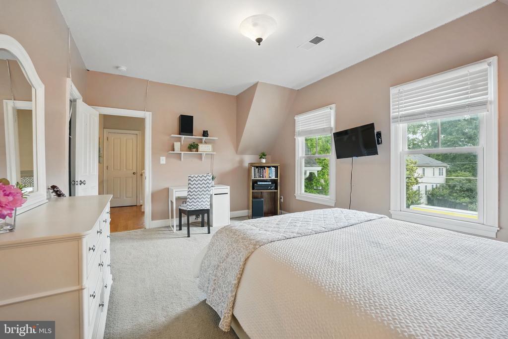 204 Elm St SW