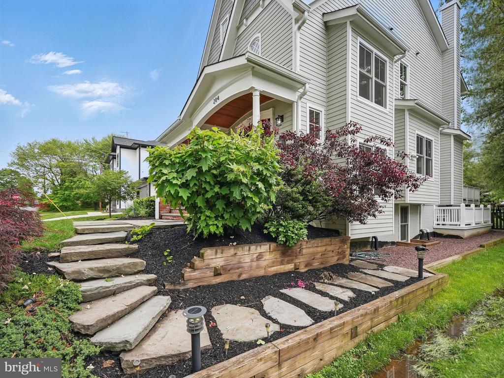 204 Elm St SW