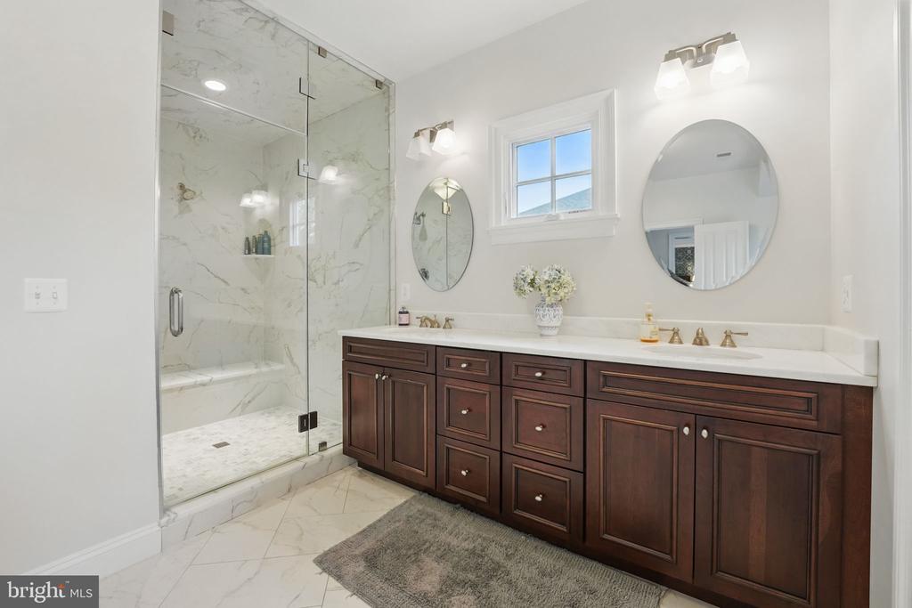 204 Elm St SW