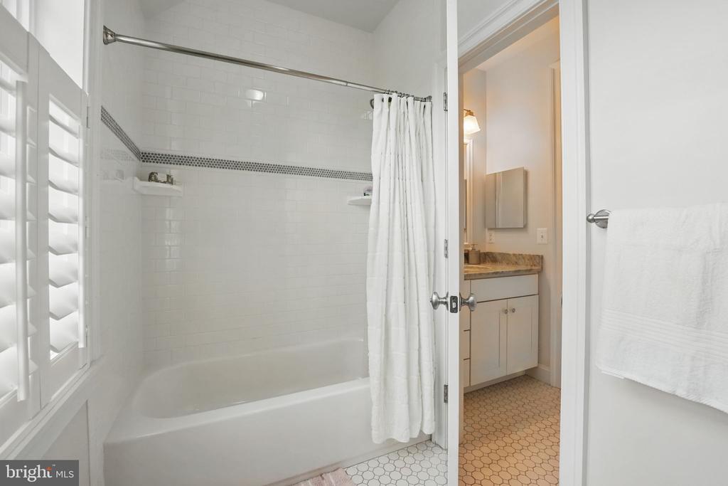 204 Elm St SW