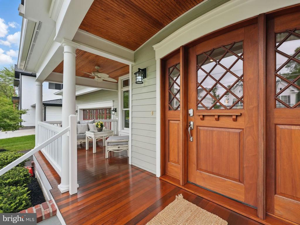 204 Elm St SW