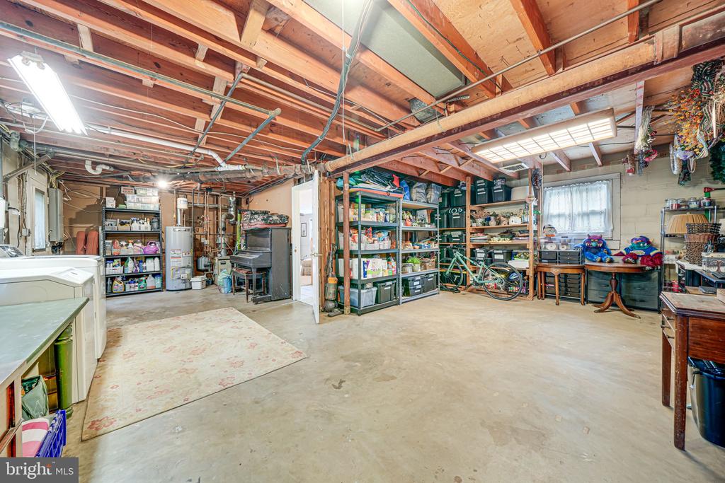 12023 Wayland St