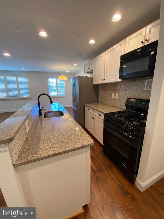 111 CENTER ST N #B-304