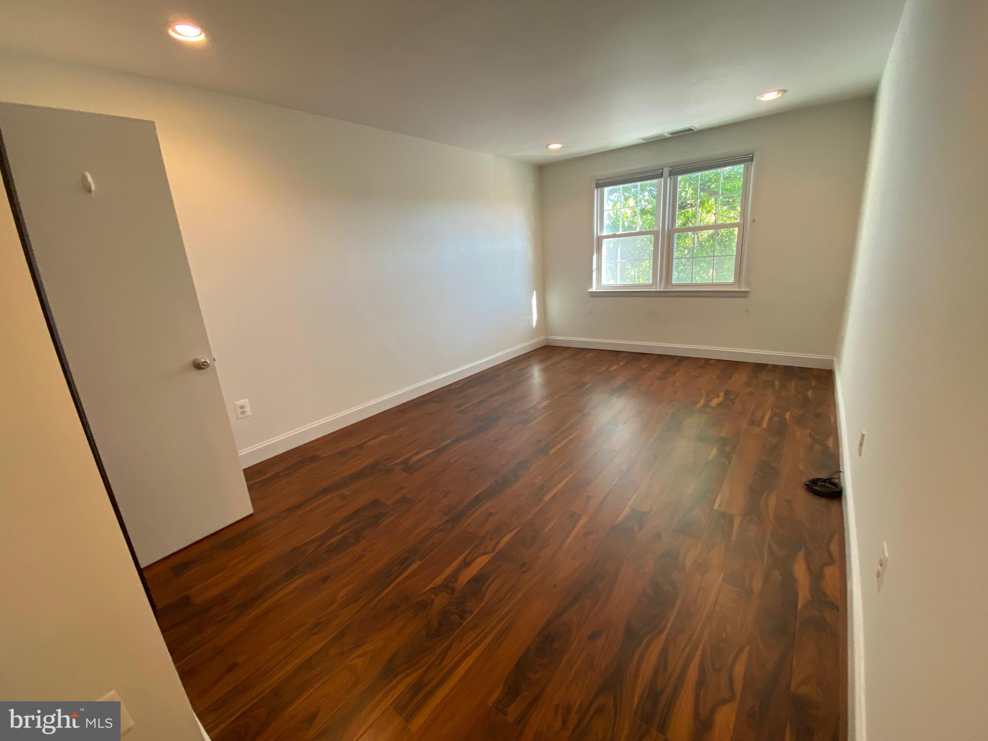 111 CENTER ST N #B-304