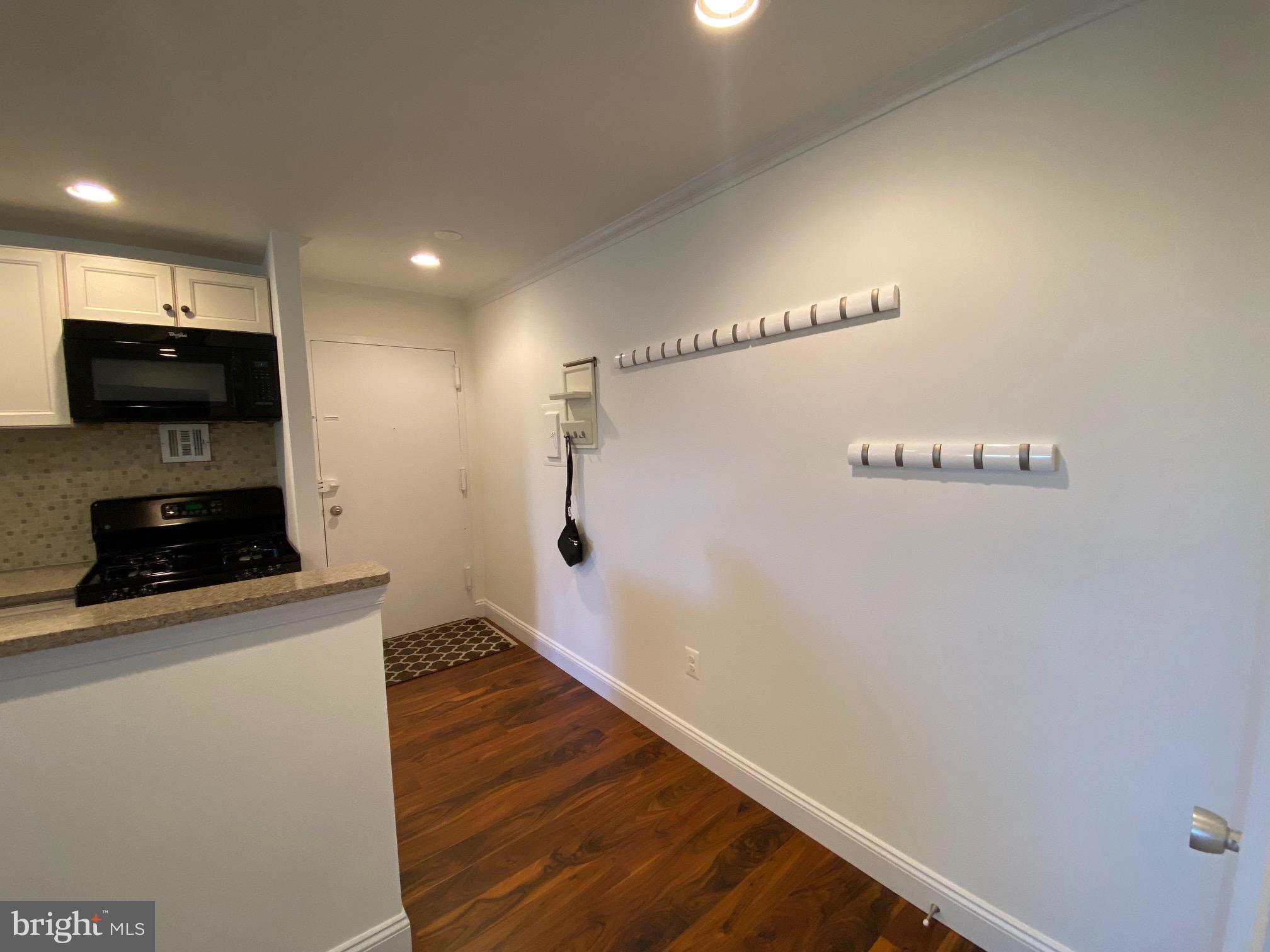 111 CENTER ST N #B-304