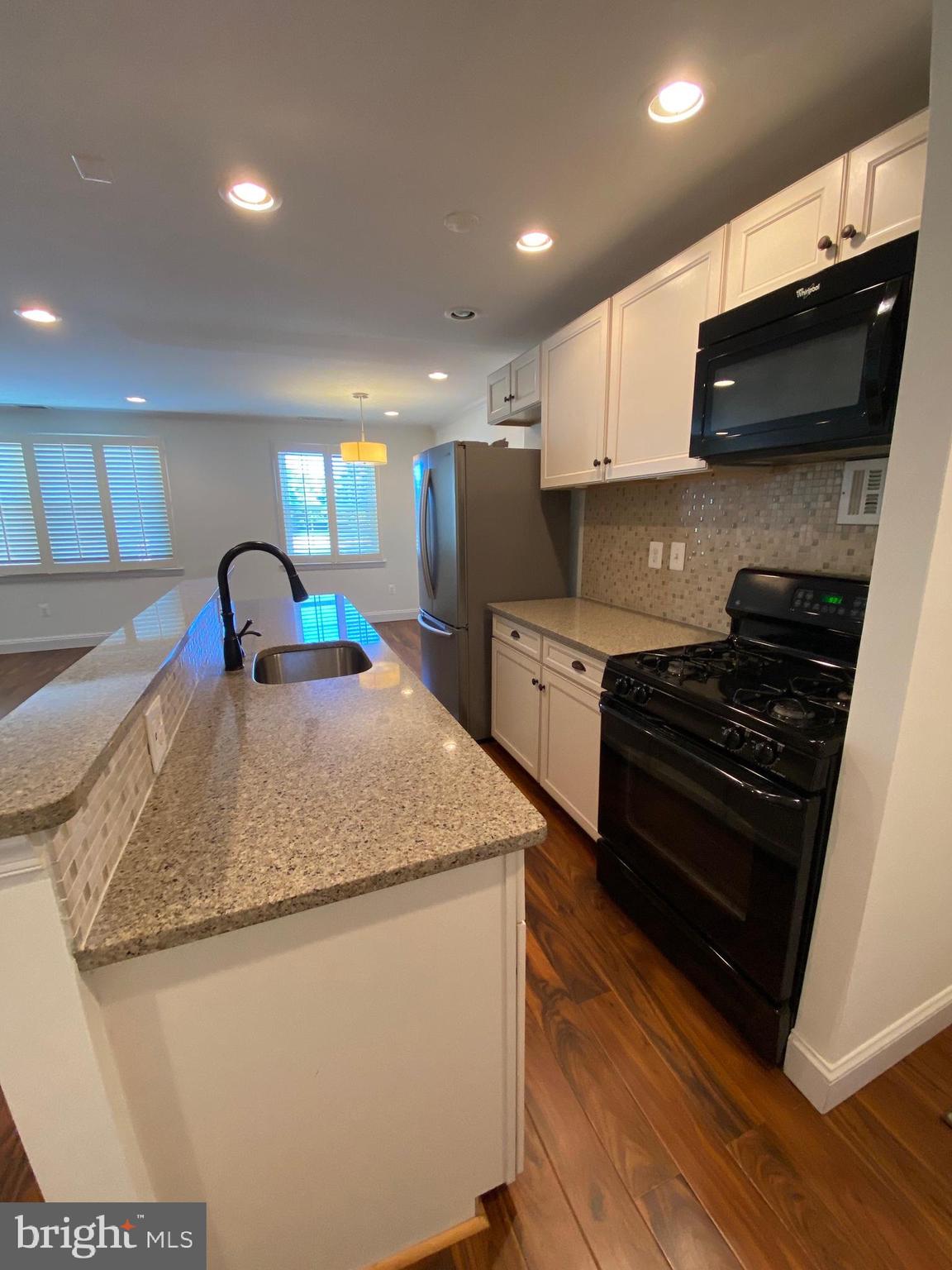 111 CENTER ST N #B-304