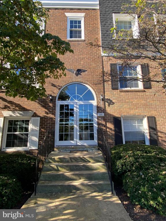 111 CENTER ST N #B-304