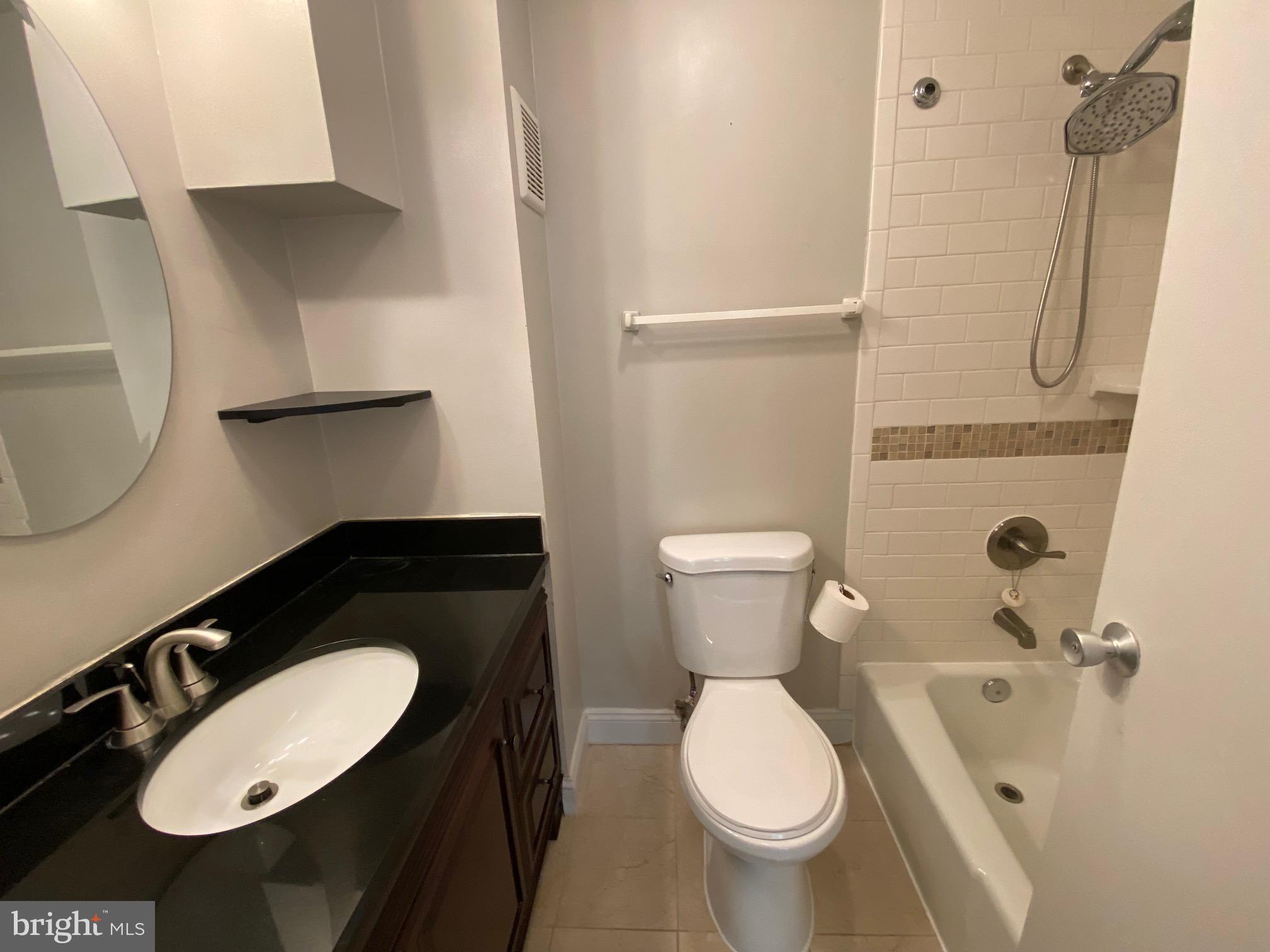 111 CENTER ST N #B-304