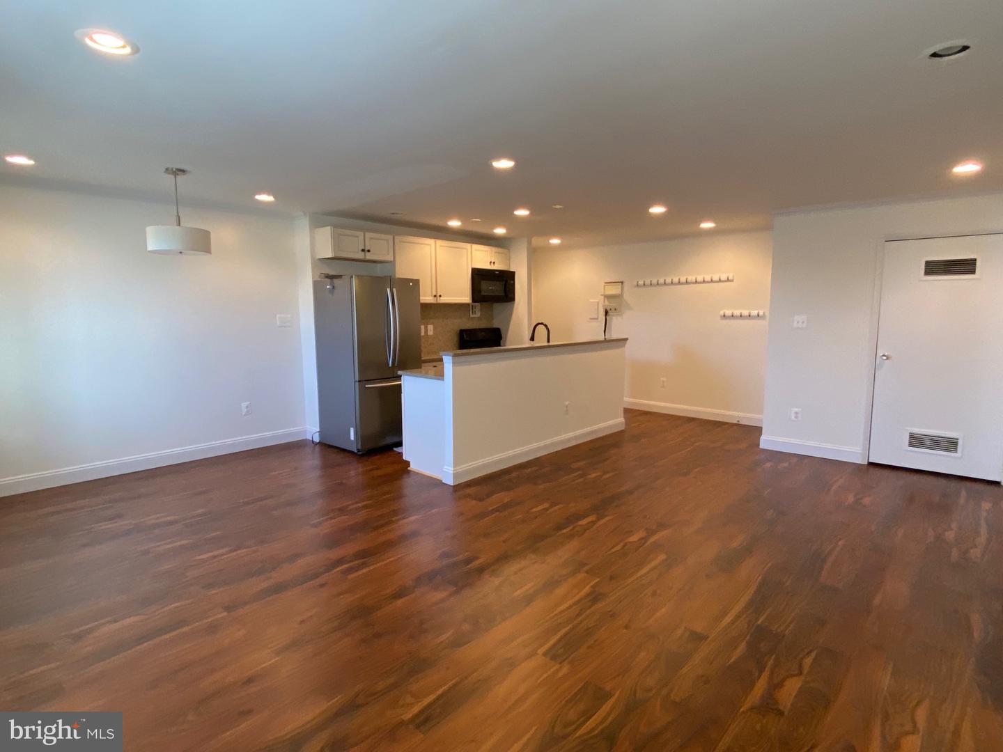 111 CENTER ST N #B-304
