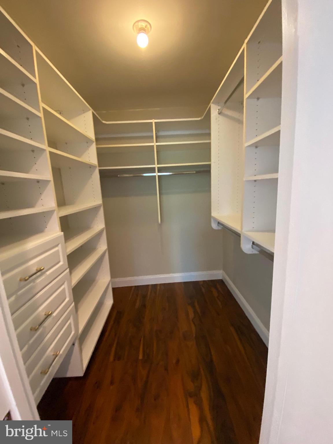 111 CENTER ST N #B-304