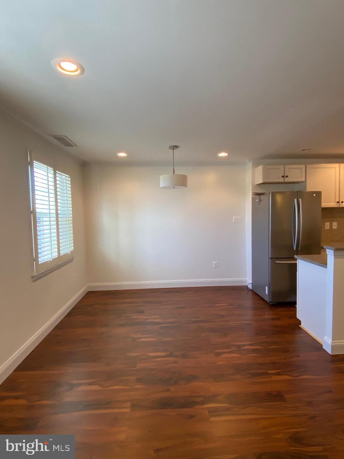 111 CENTER ST N #B-304