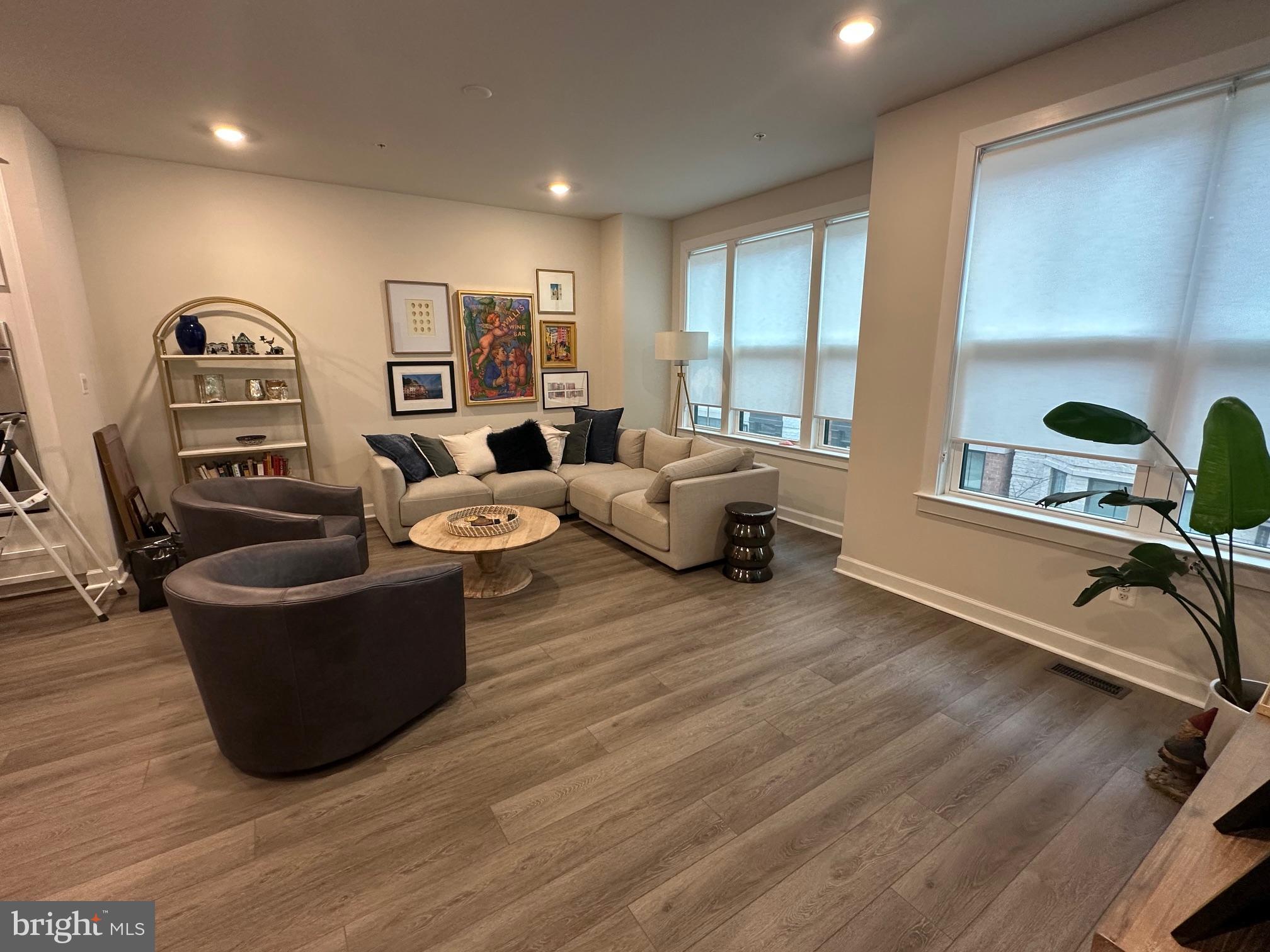 209 MARKET SQUARE NW 17