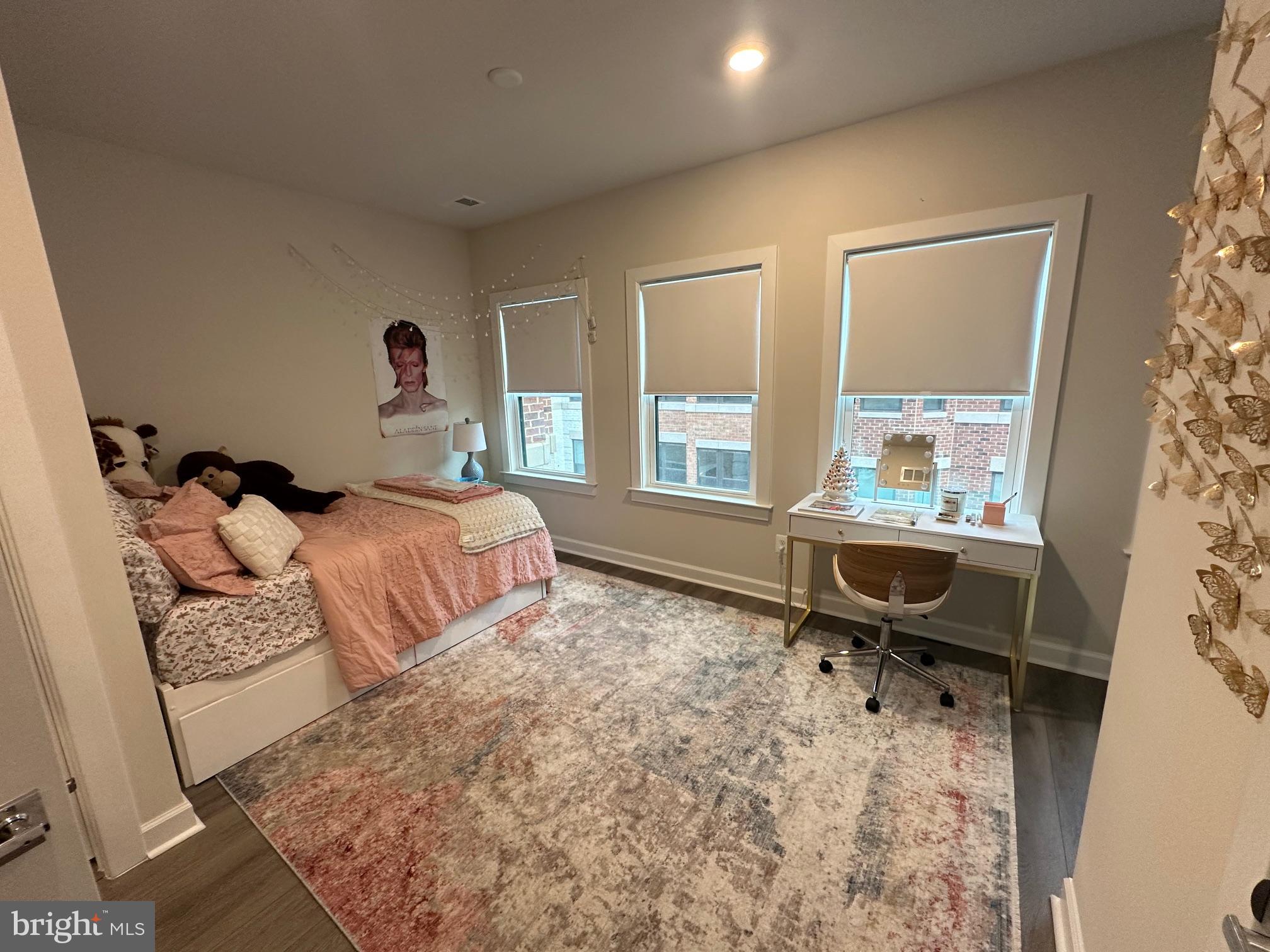 209 MARKET SQUARE NW 17