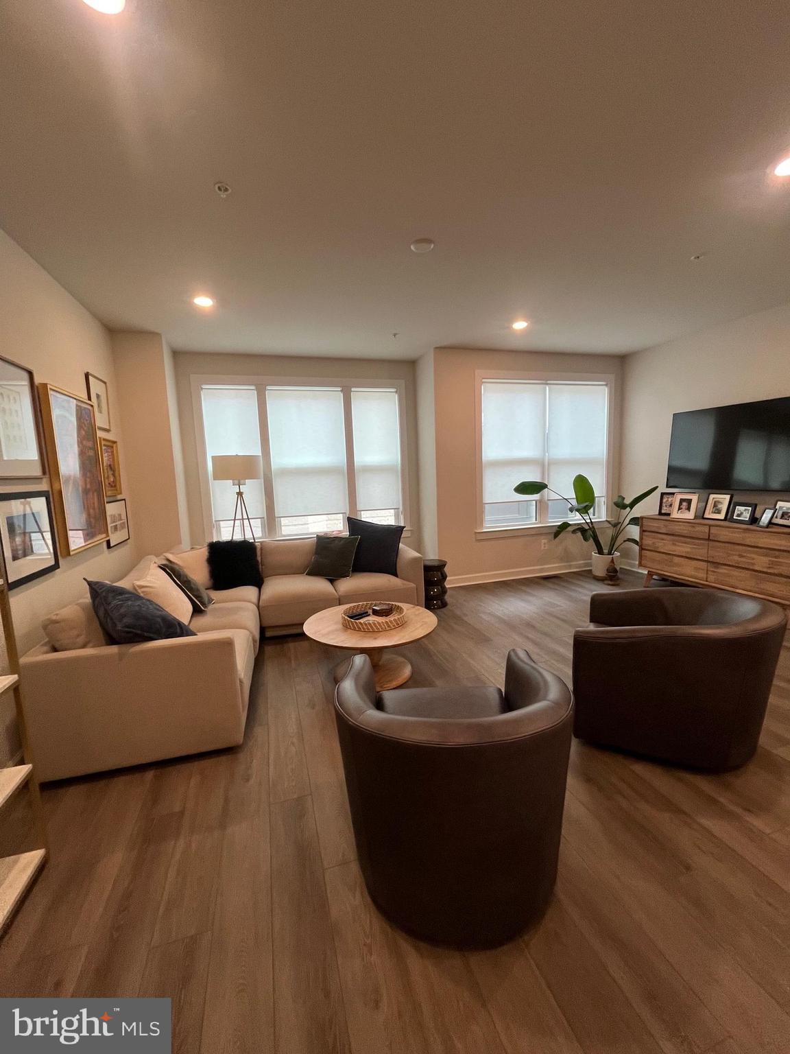 209 MARKET SQUARE NW 17