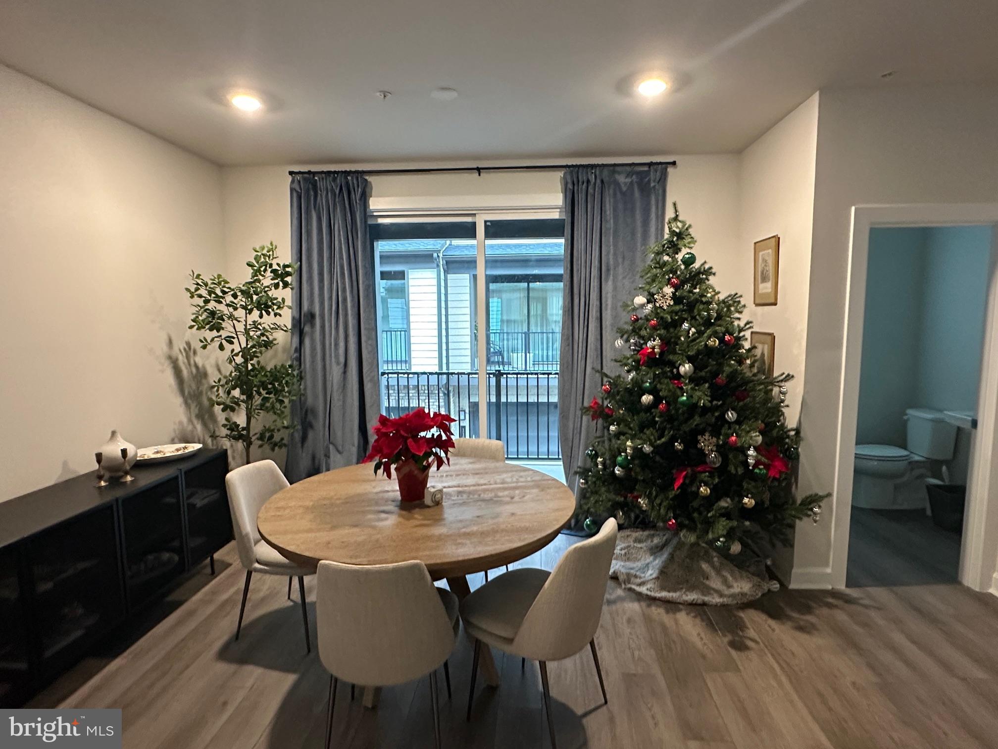 209 MARKET SQUARE NW 17