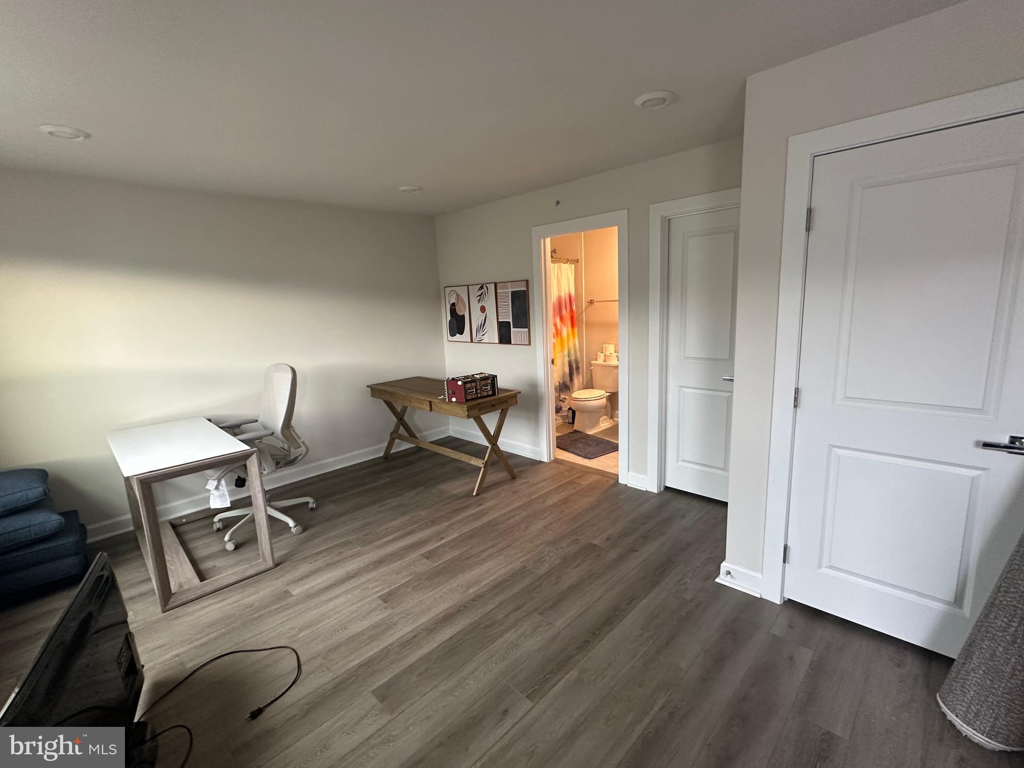 209 MARKET SQUARE NW 17