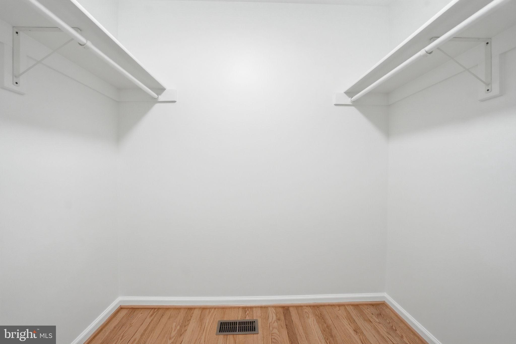 9438 WALLINGFORD DRIVE