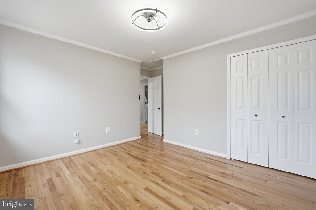 9438 WALLINGFORD DRIVE
