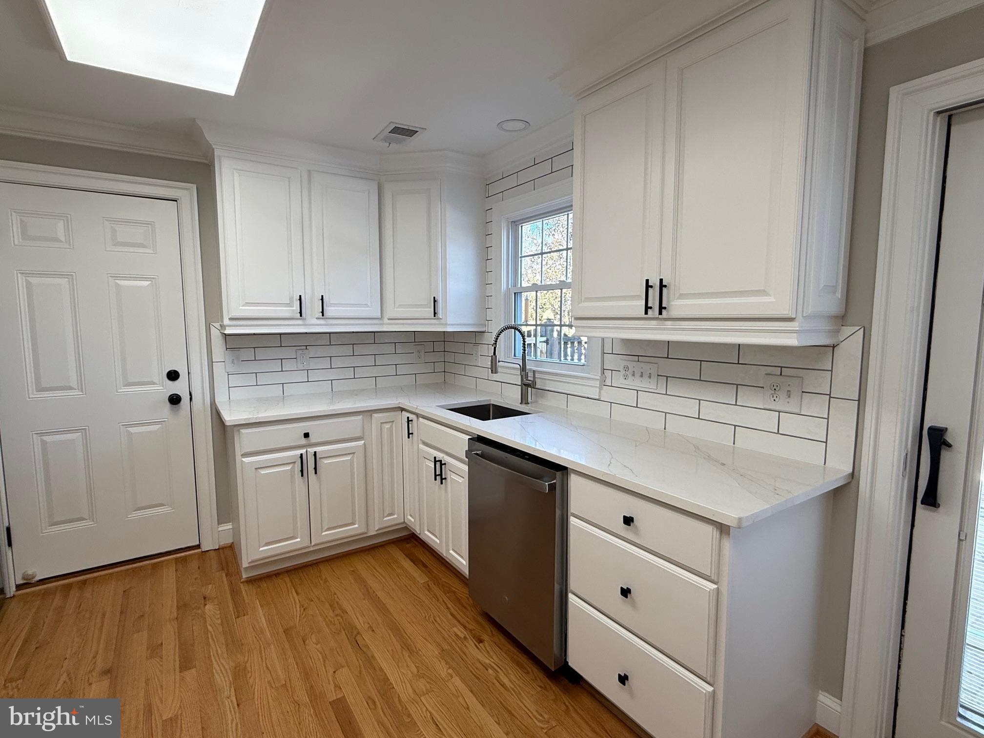 9438 WALLINGFORD DRIVE