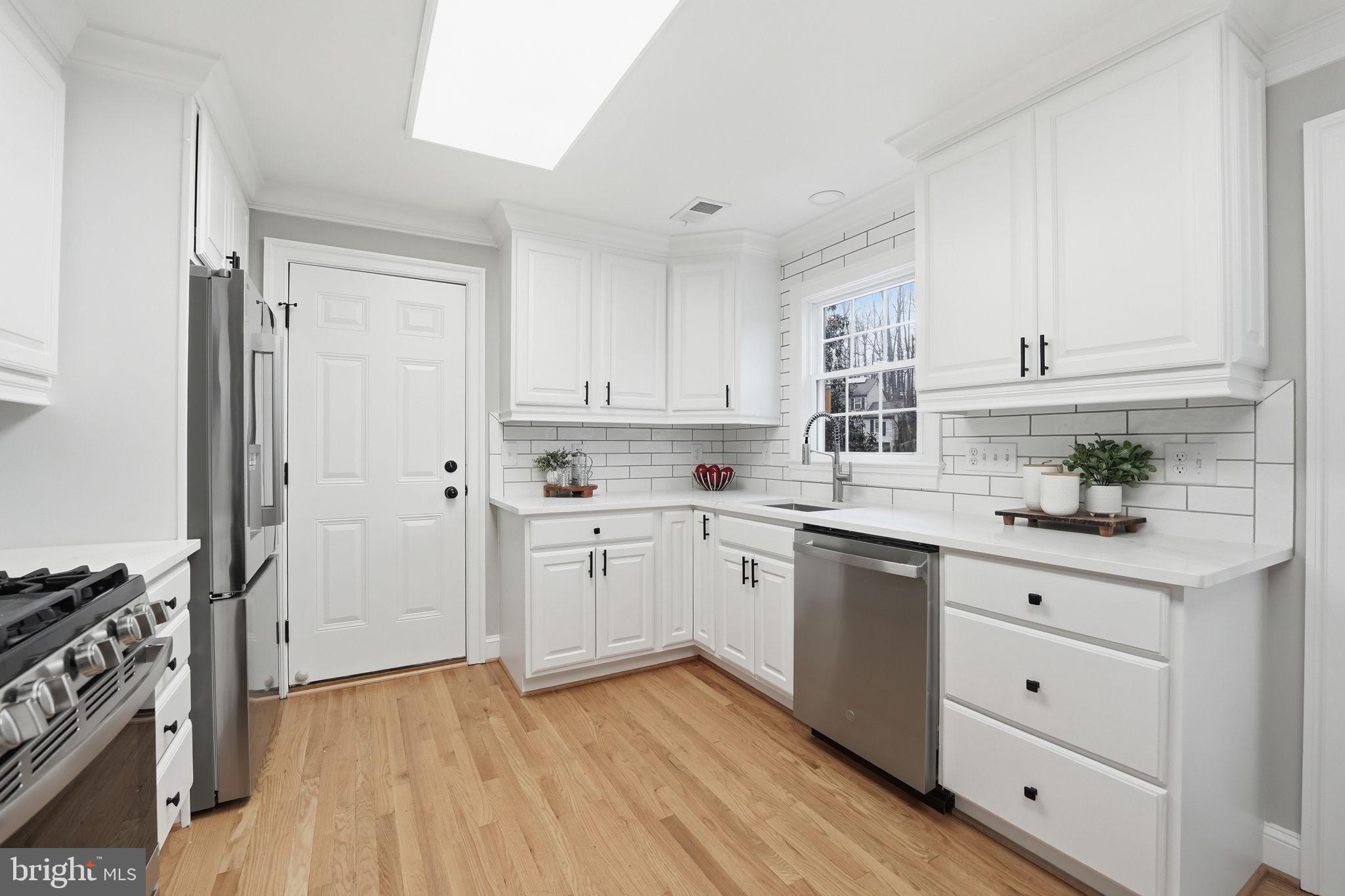 9438 WALLINGFORD DRIVE