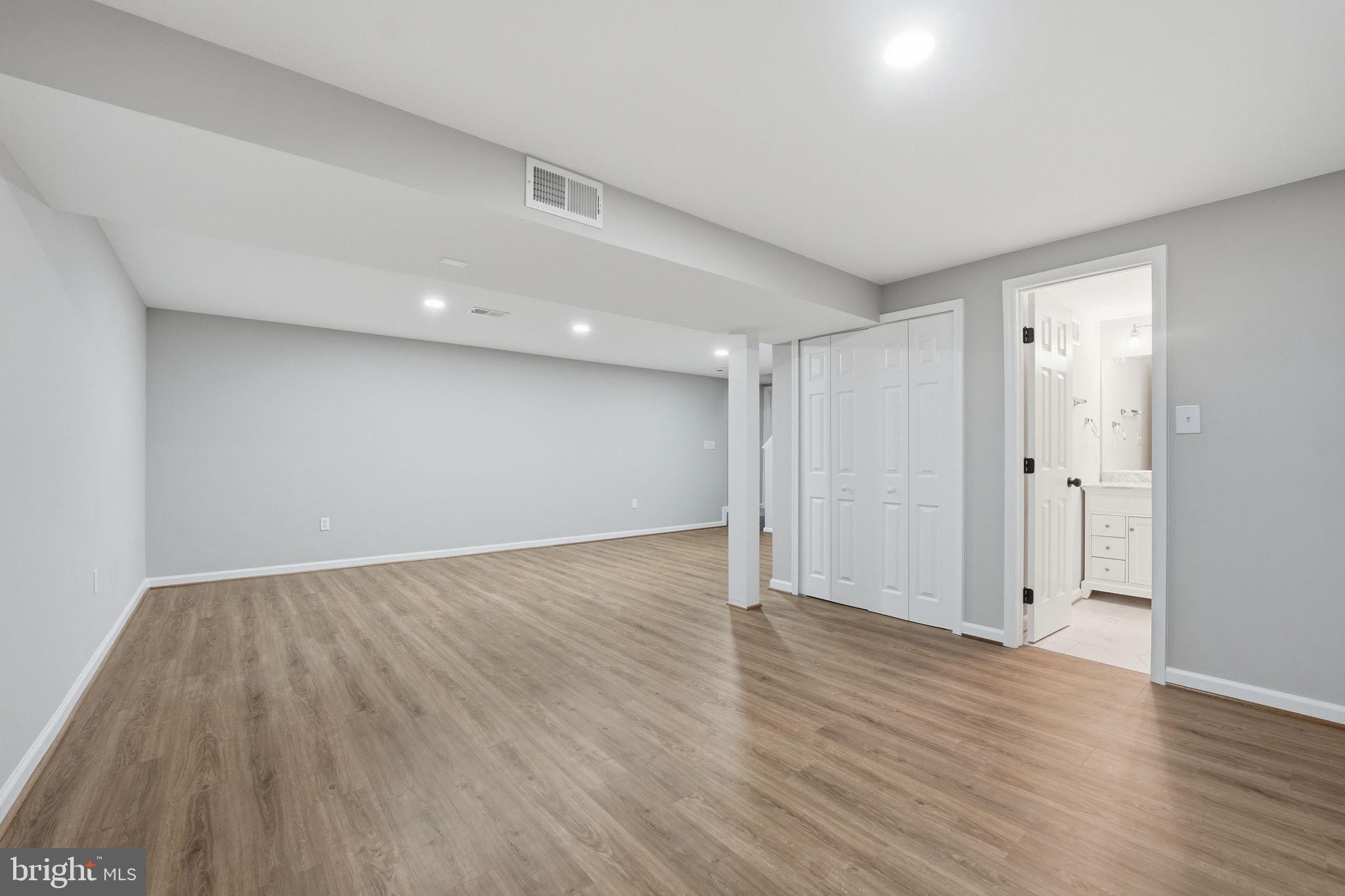 9438 WALLINGFORD DRIVE