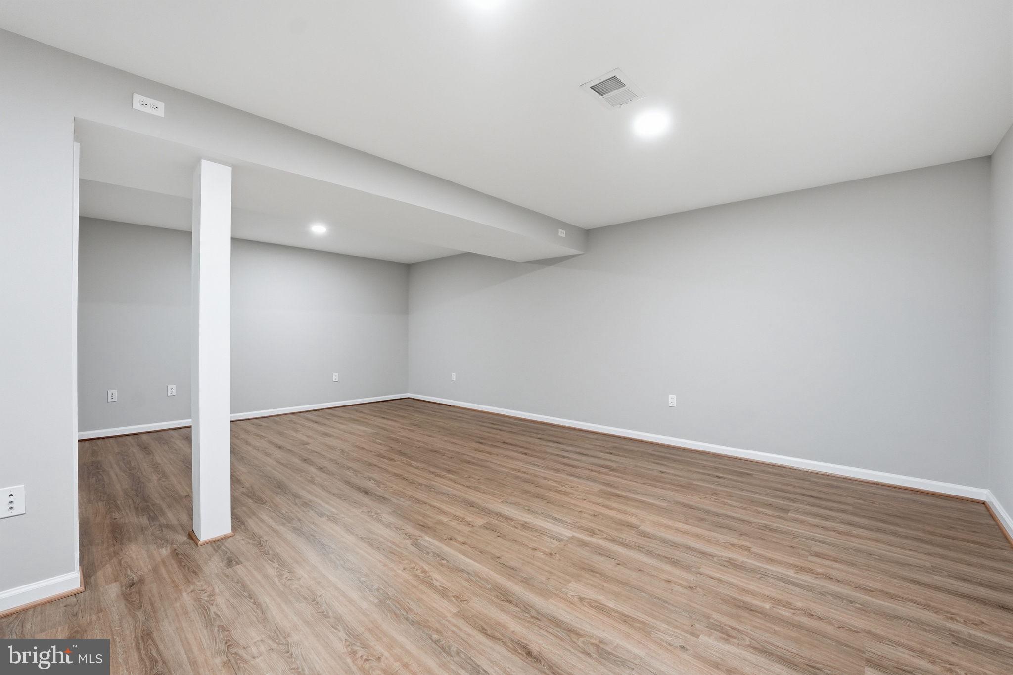 9438 WALLINGFORD DRIVE