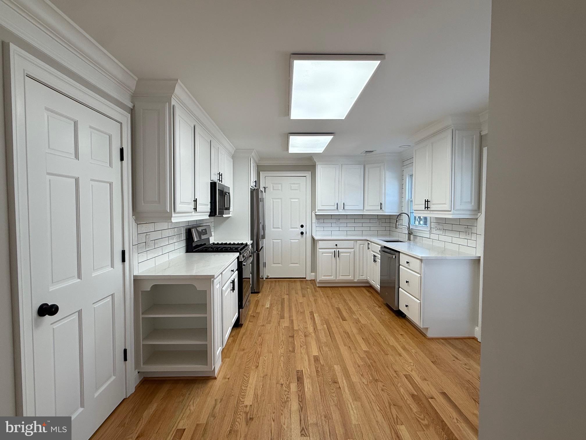 9438 WALLINGFORD DRIVE