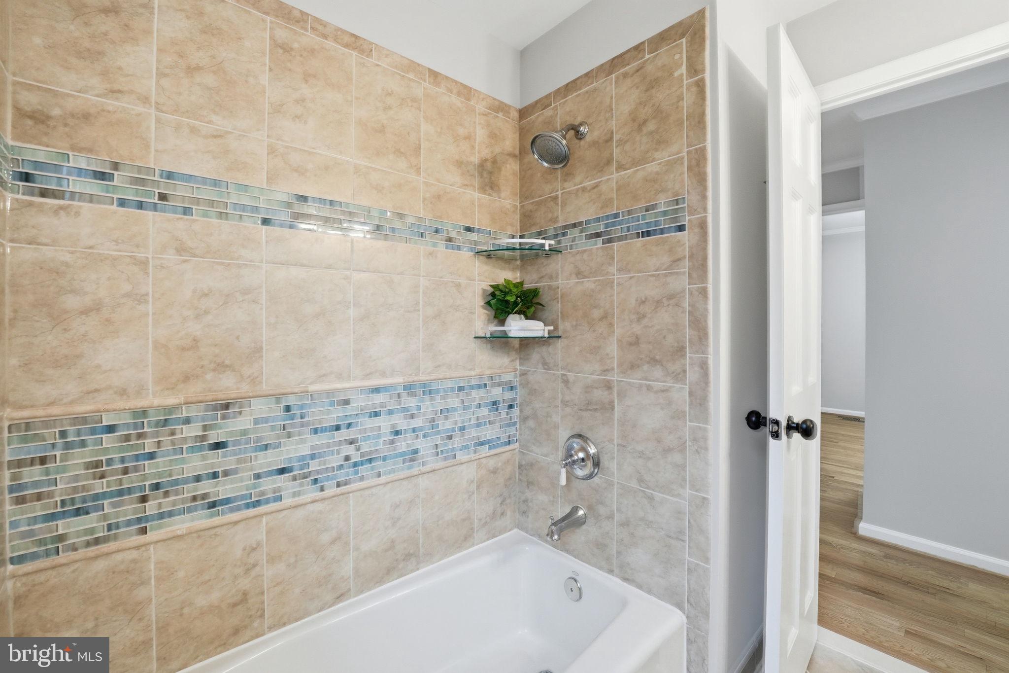 9438 WALLINGFORD DRIVE